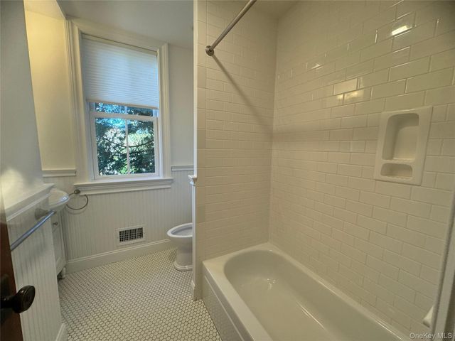 40 Park Way, Sea Cliff, NY 11579