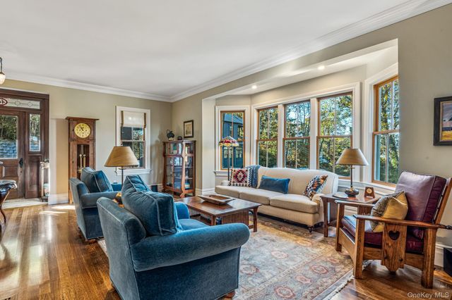 40 Park Way, Sea Cliff, NY 11579