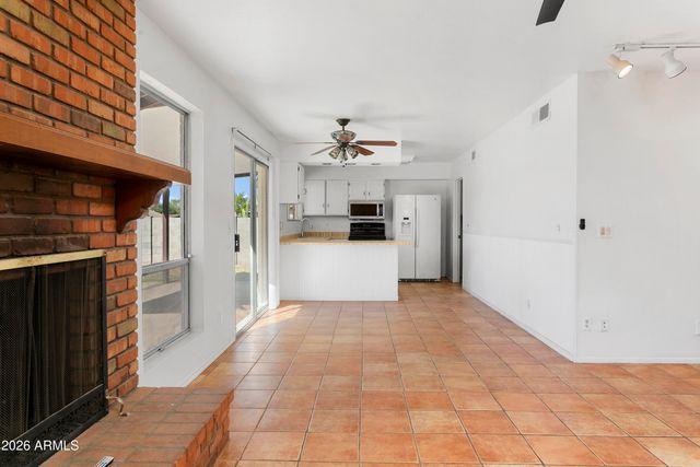 841 E PARADISE Lane, Phoenix, AZ 85022