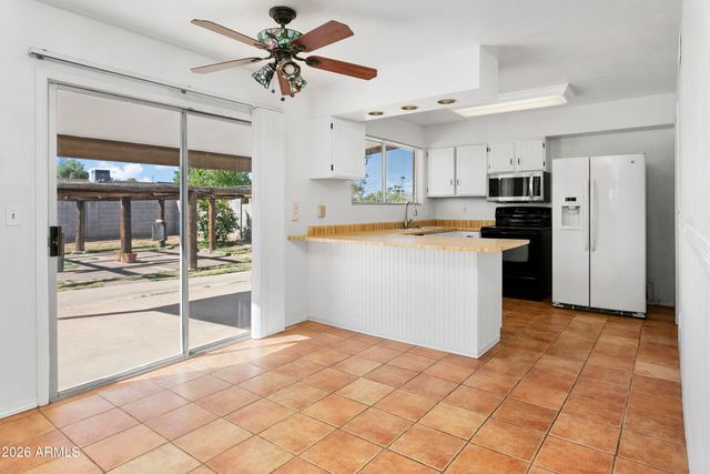 841 E PARADISE Lane, Phoenix, AZ 85022