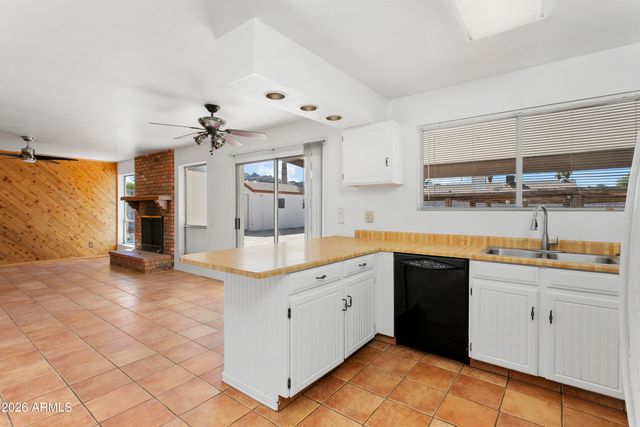 841 E PARADISE Lane, Phoenix, AZ 85022
