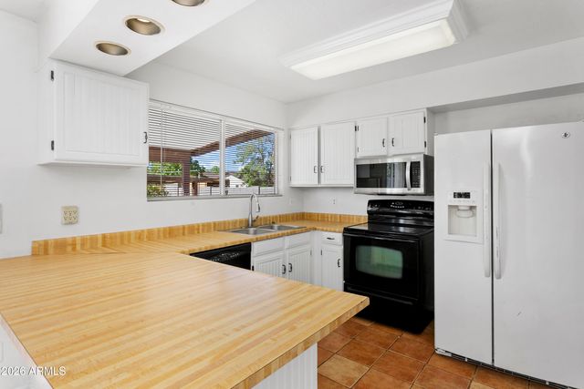 841 E PARADISE Lane, Phoenix, AZ 85022
