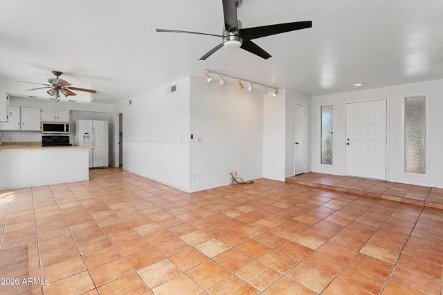 841 E PARADISE Lane, Phoenix, AZ 85022