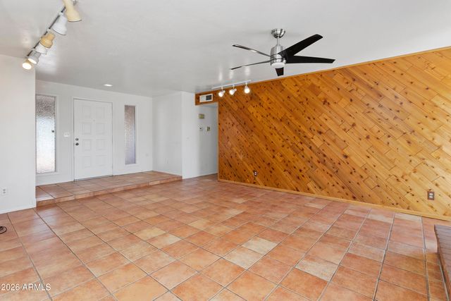 841 E PARADISE Lane, Phoenix, AZ 85022