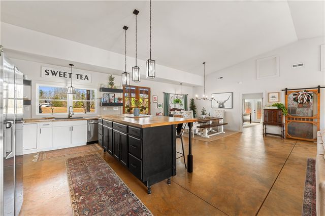 411 Sweetwater Club Drive, Seneca, SC 29672