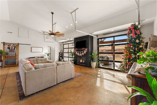 411 Sweetwater Club Drive, Seneca, SC 29672