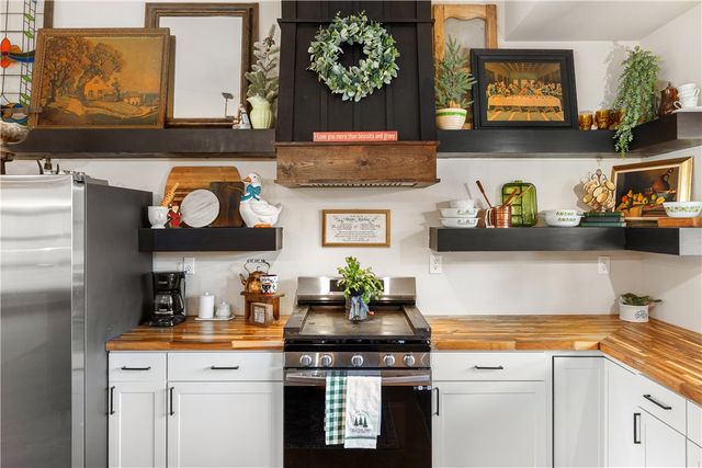 411 Sweetwater Club Drive, Seneca, SC 29672