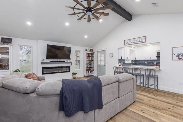 304 Hosea Forrest Road, Huntington, TX 75949