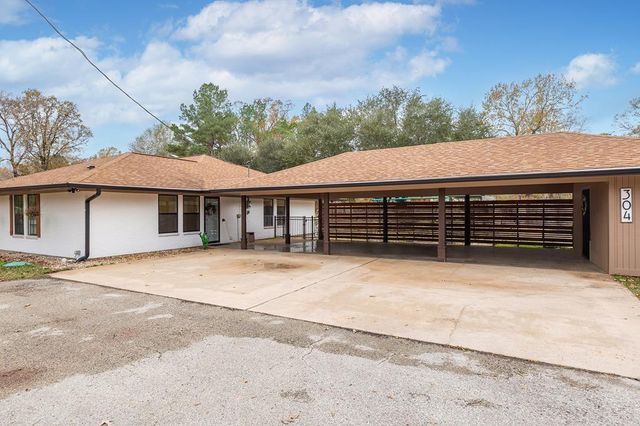 304 Hosea Forrest Road, Huntington, TX 75949