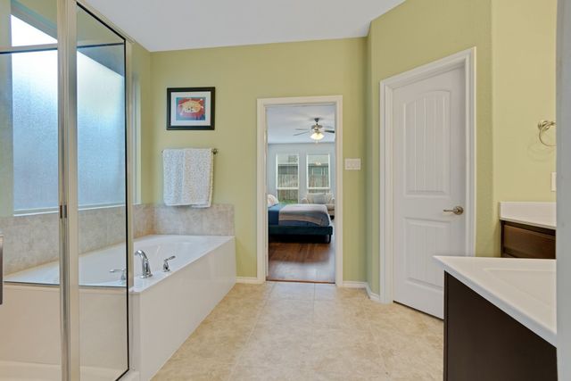 15724 Barton Ridge Drive, Fort Worth, TX 76177