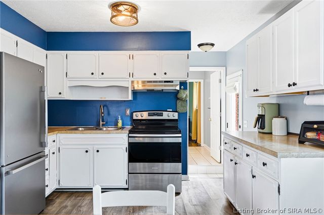 1135 Spicewood Drive, Clarksville, IN 47129