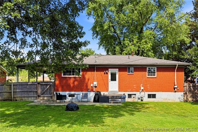 1135 Spicewood Drive, Clarksville, IN 47129
