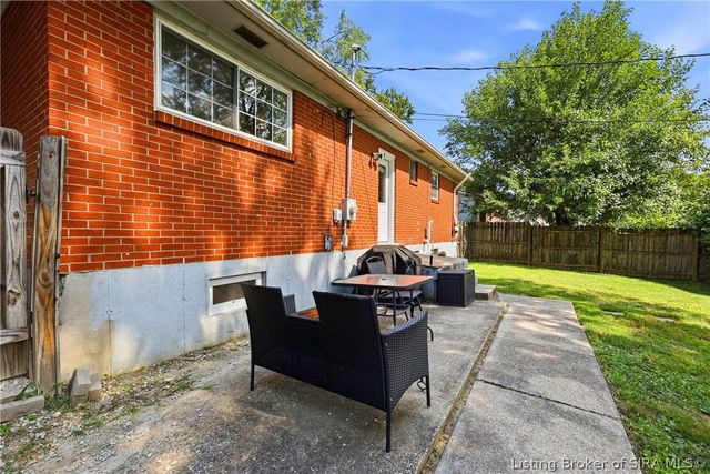 1135 Spicewood Drive, Clarksville, IN 47129