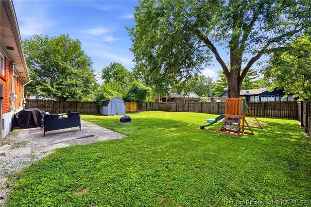 1135 Spicewood Drive, Clarksville, IN 47129