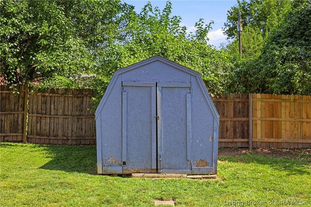 1135 Spicewood Drive, Clarksville, IN 47129