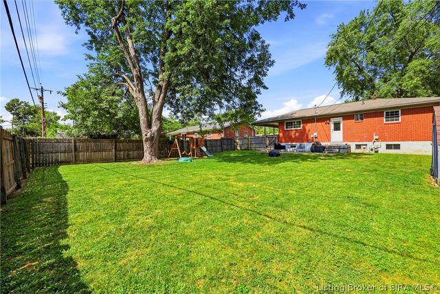 1135 Spicewood Drive, Clarksville, IN 47129