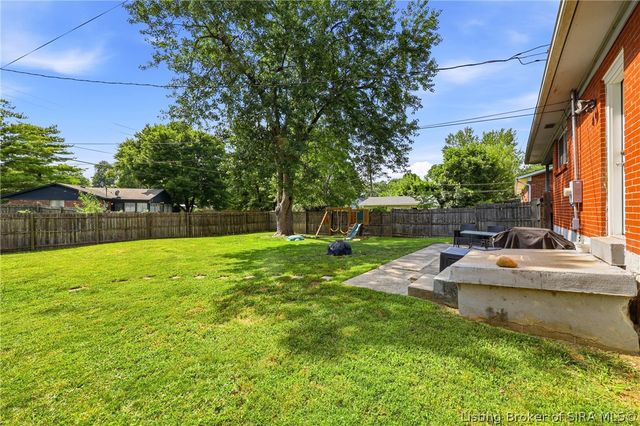 1135 Spicewood Drive, Clarksville, IN 47129
