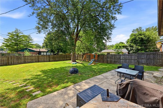 1135 Spicewood Drive, Clarksville, IN 47129