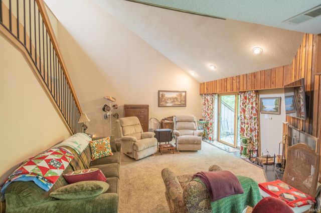 9451 S Pointe Lasalles Drive, Bloomington, IN 47401