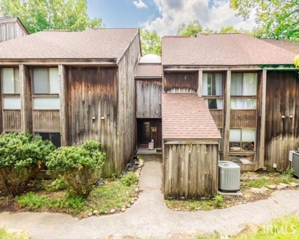 9451 S Pointe Lasalles Drive, Bloomington, IN 47401