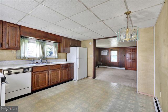 21 2ND ST, Birdsboro, PA 19508