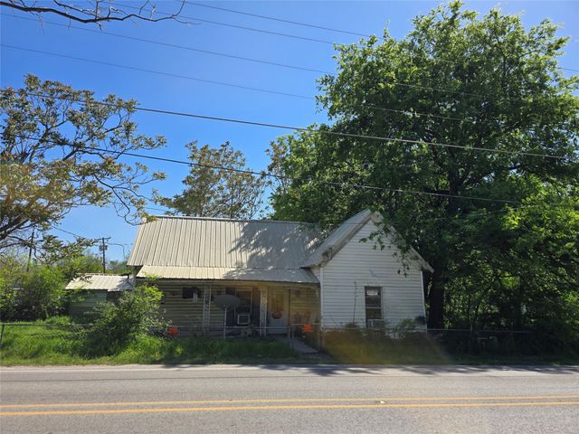 203 E Sherman Street, Chico, TX 76431