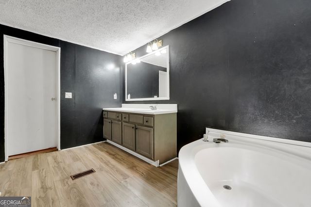 185 Oak Hill Drive, Forsyth, GA 31029