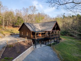 151 Hickory Hills Trl, Mineral Bluff, GA 30559