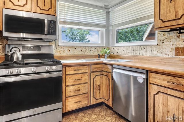 1363 Brandywine Lane, St Charles, MO 63376