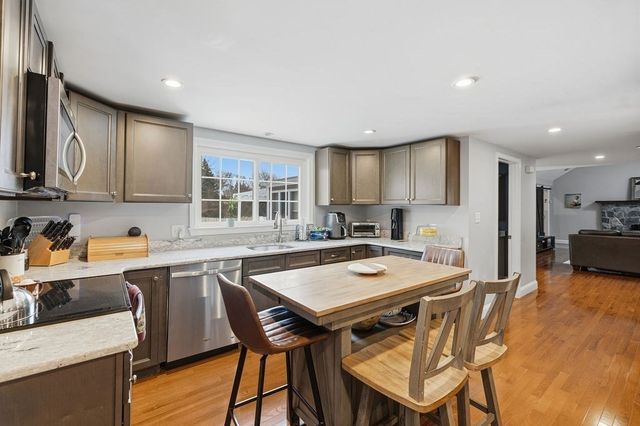 1 Newton St, Dartmouth, MA 02748