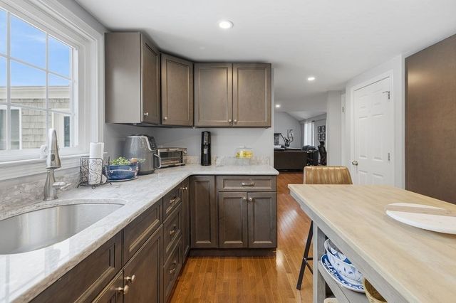 1 Newton St, Dartmouth, MA 02748