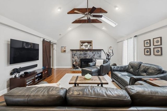 1 Newton St, Dartmouth, MA 02748