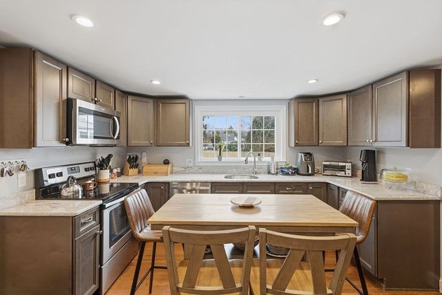 1 Newton St, Dartmouth, MA 02748