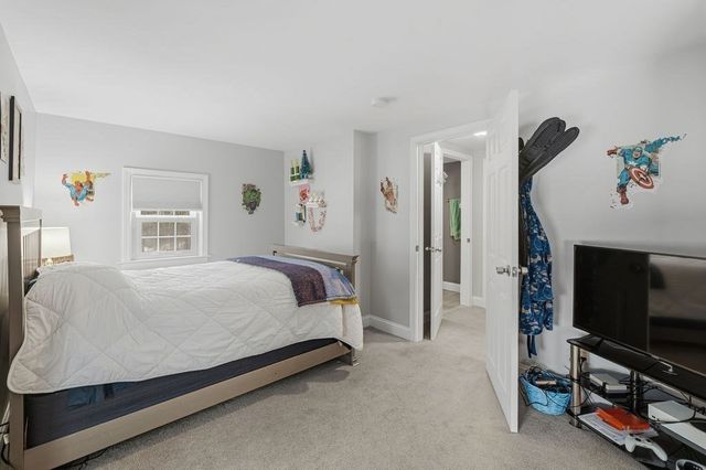 1 Newton St, Dartmouth, MA 02748