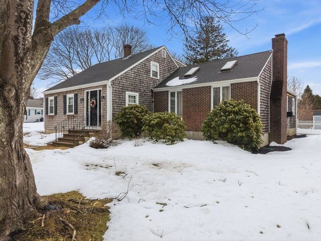1 Newton St, Dartmouth, MA 02748