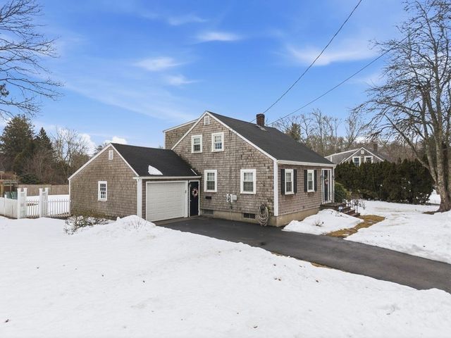 1 Newton St, Dartmouth, MA 02748