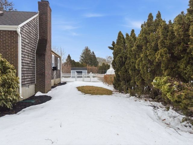 1 Newton St, Dartmouth, MA 02748