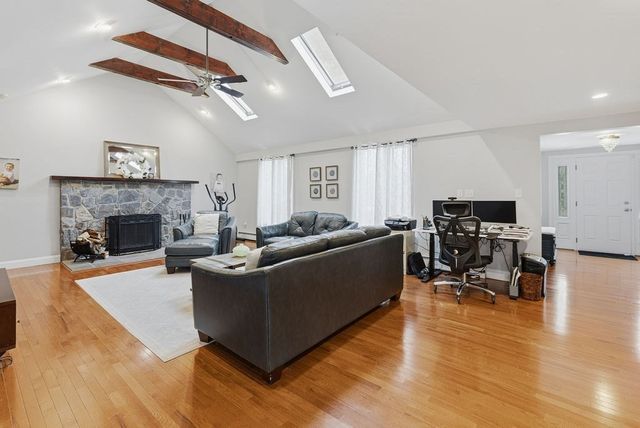 1 Newton St, Dartmouth, MA 02748