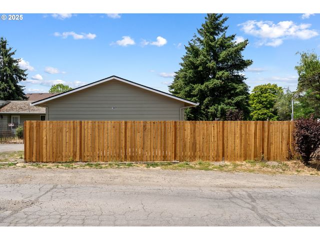 1822 Ne BARBERRY Dr, Hillsboro, OR 97124