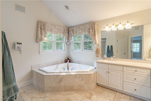 7775 Woodlands Trail, Chesterland, OH 44026