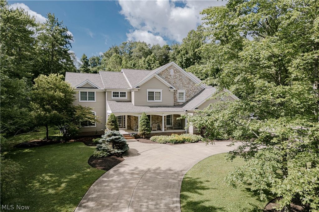 7775 Woodlands Trail, Chesterland, OH 44026