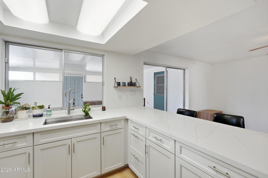 Image 10 of property listing at 556 N HOBSON Plaza, Mesa, AZ 85203