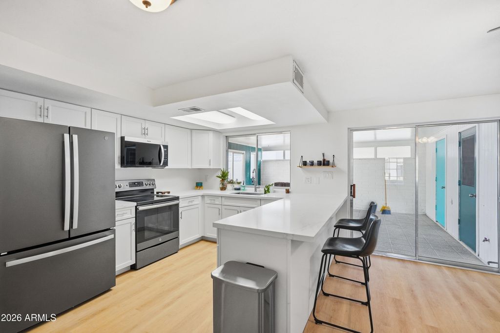Image 12 of property listing at 556 N HOBSON Plaza, Mesa, AZ 85203