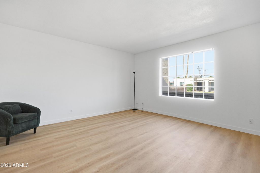 Image 5 of property listing at 556 N HOBSON Plaza, Mesa, AZ 85203