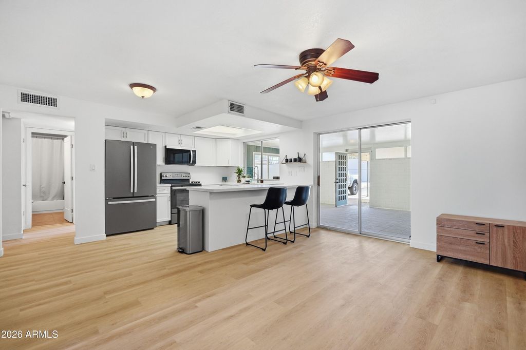 Image 8 of property listing at 556 N HOBSON Plaza, Mesa, AZ 85203