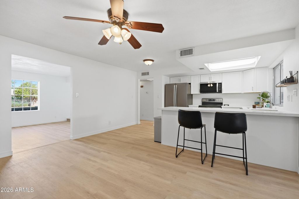 Image 9 of property listing at 556 N HOBSON Plaza, Mesa, AZ 85203