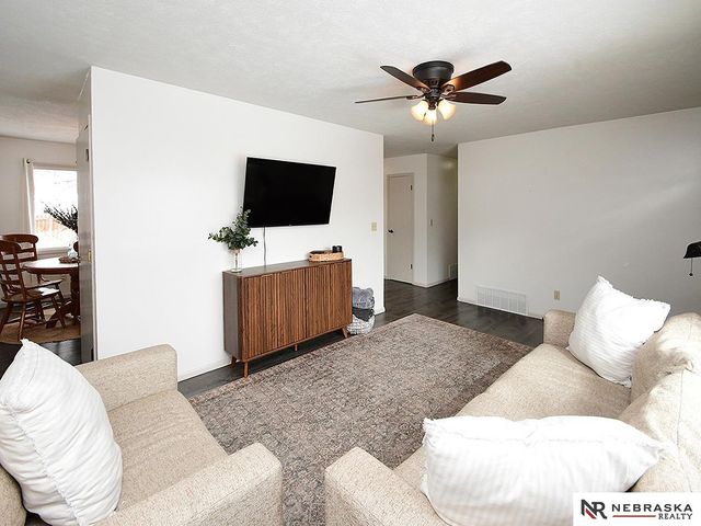 2406 22nd Avenue, Central City, NE 68826