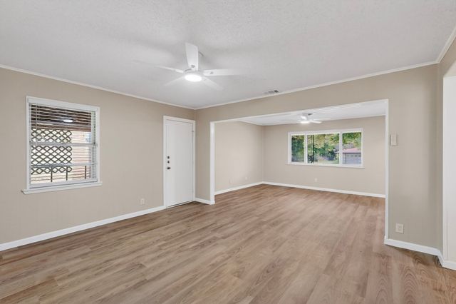 1016 Sproles Drive, Benbrook, TX 76126