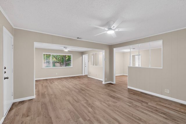 1016 Sproles Drive, Benbrook, TX 76126