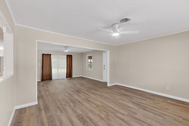 1016 Sproles Drive, Benbrook, TX 76126